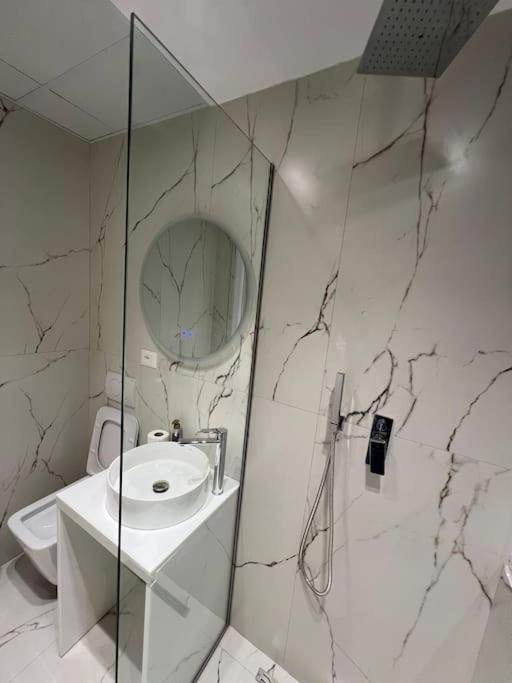 Spacious Apartment Ish-Blloku Area Tirana Exterior foto